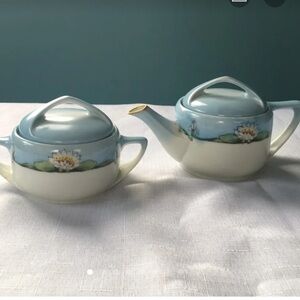 Vintage Hand painted Donatello Bavaria Teapot and Sugar bowl with lids